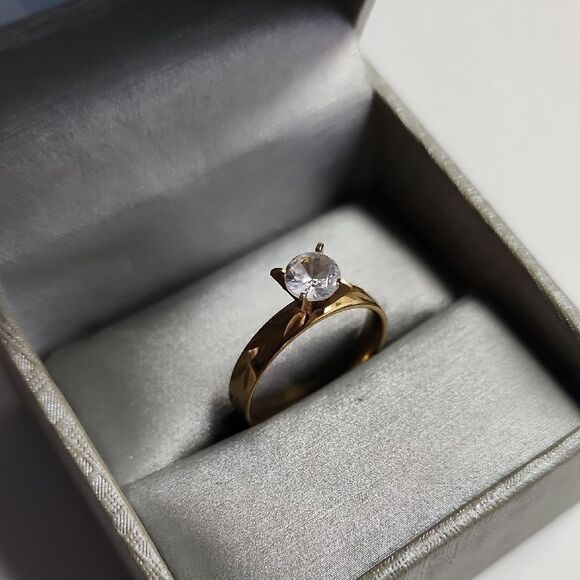 Elegant Gold Ring with Clear Stone Size 8.75 - Picture 1 of 5